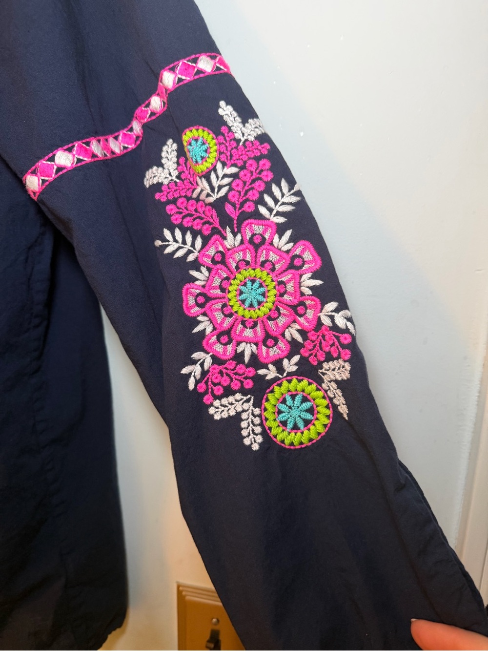 Lilly Pulitzer Navy Embroidered Boho Peasant Top XL - Picture 2 of 6